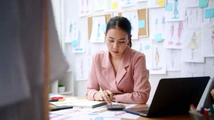 5 Challenges Apparel Brands Face in E-commerce - DigitBridge E-commerce's Fashion Footprint: How Online Shopping Changed Apparel Sales